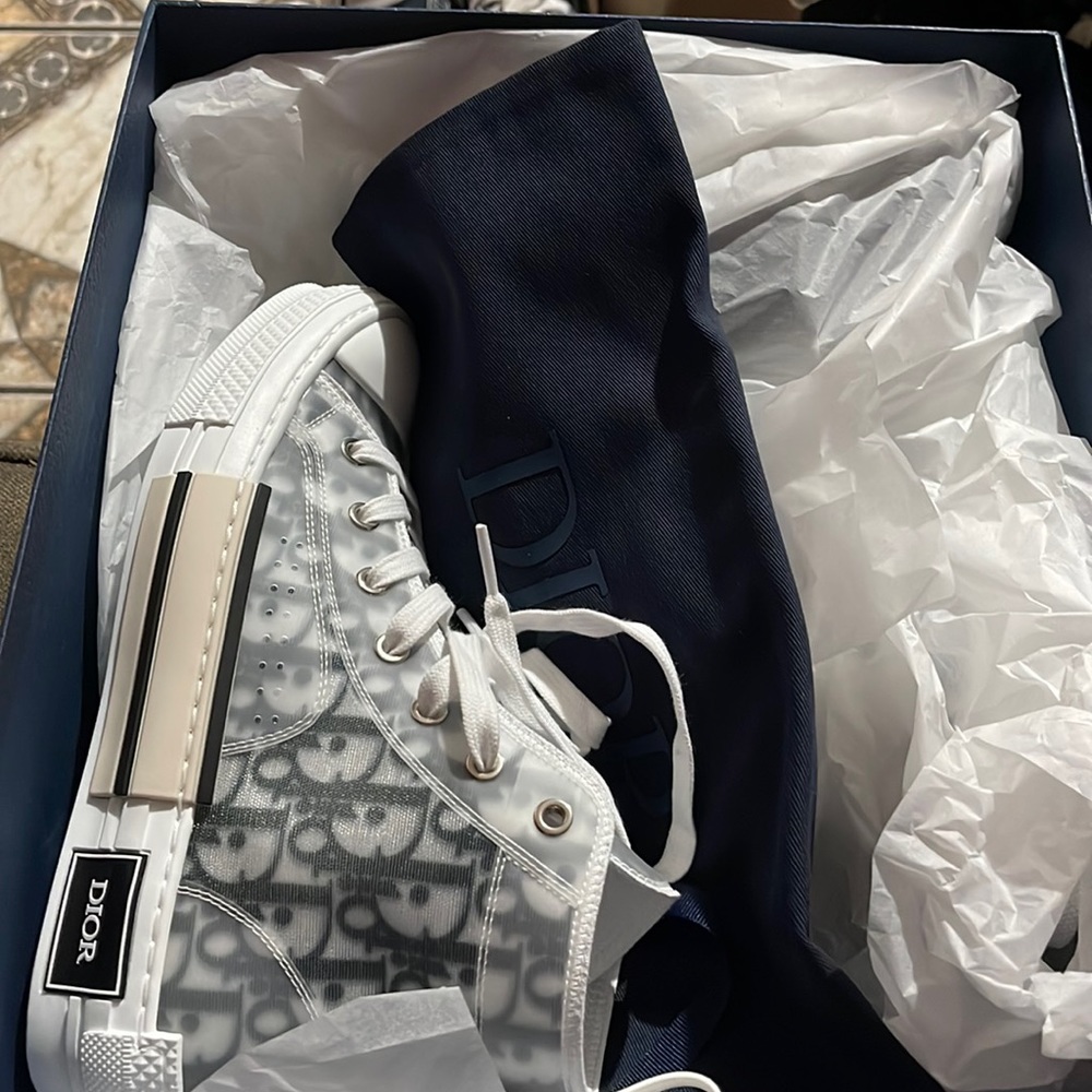 Brand new high top dior B23 size 38 which is size 5 us